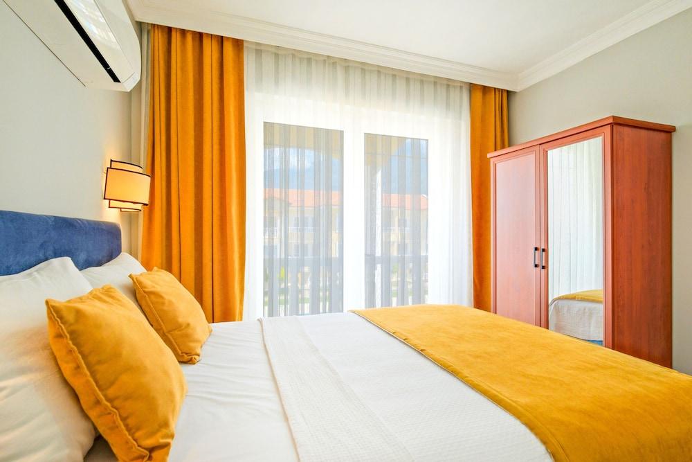 Gold Lion Apart Hotel - Room