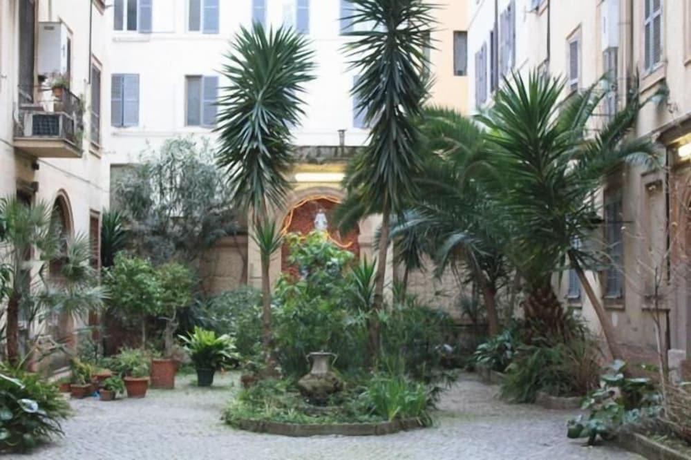 Hotel Campidoglio - Property Grounds