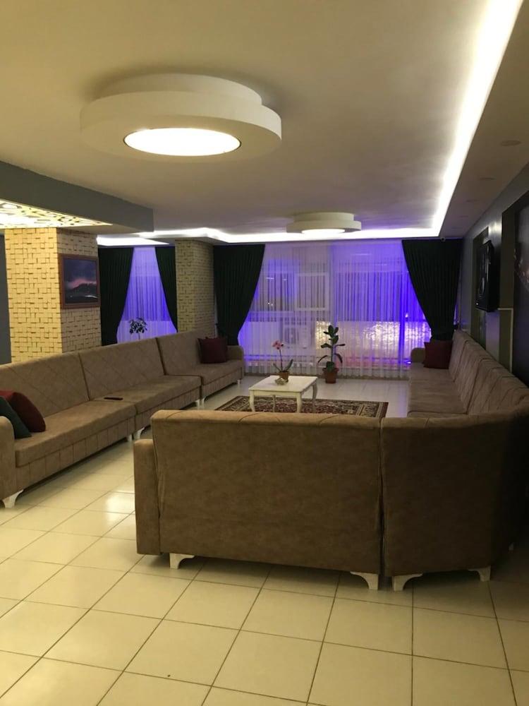 Comfort Suite Hotel - Lobby