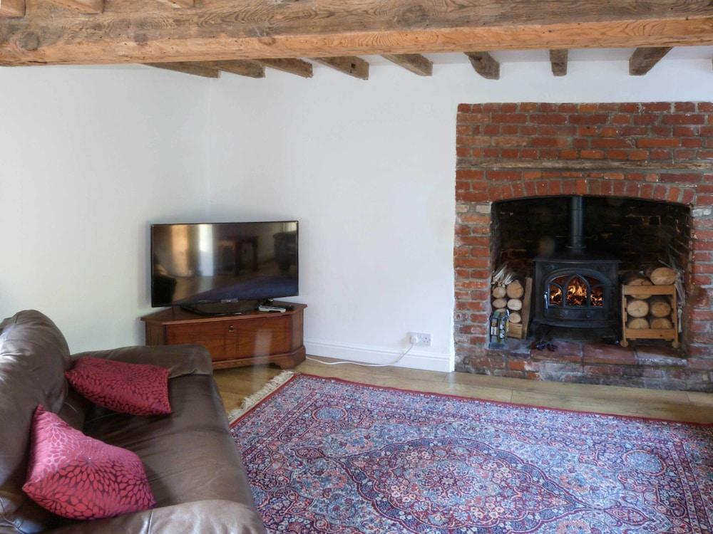 Little Swattesfield Cottage - Living Room