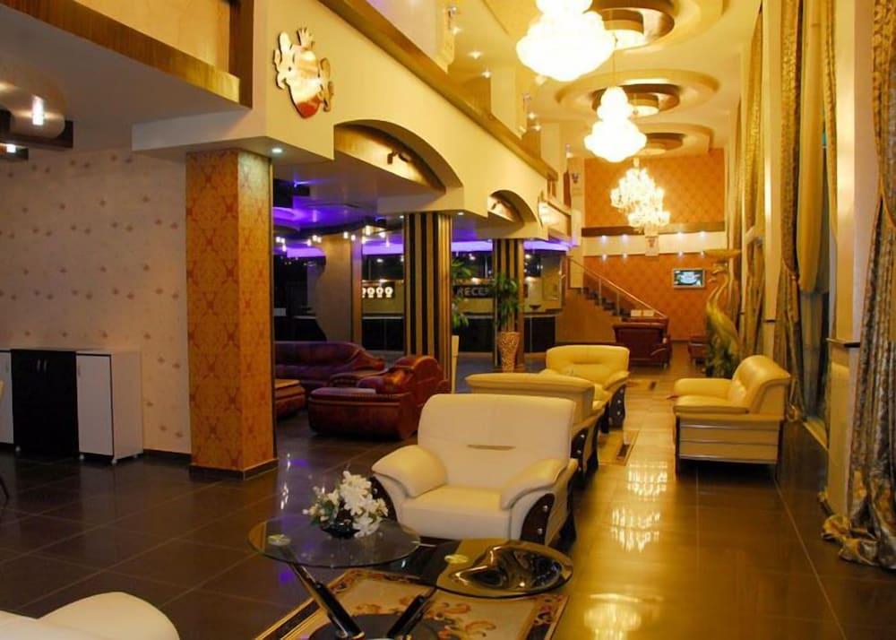Hotel Golden King - Lobby Sitting Area