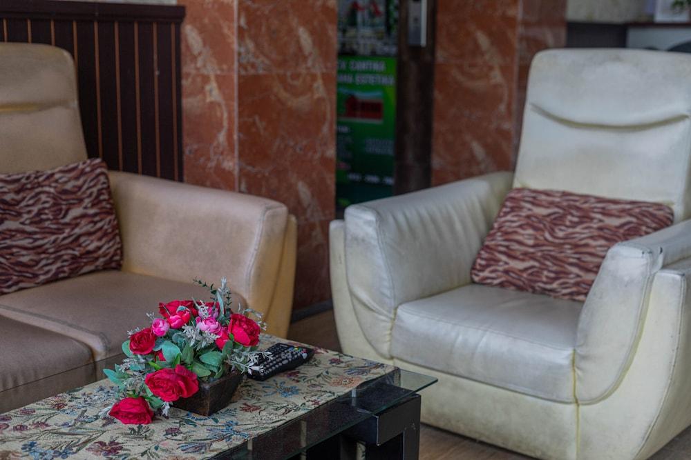 D'Madinah Residence Syariah Hotel Solo - Lobby