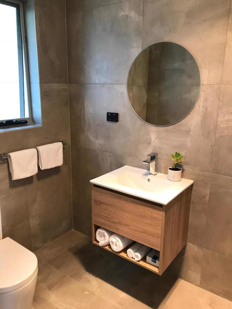 CBD Apartments Launceston - Bathroom