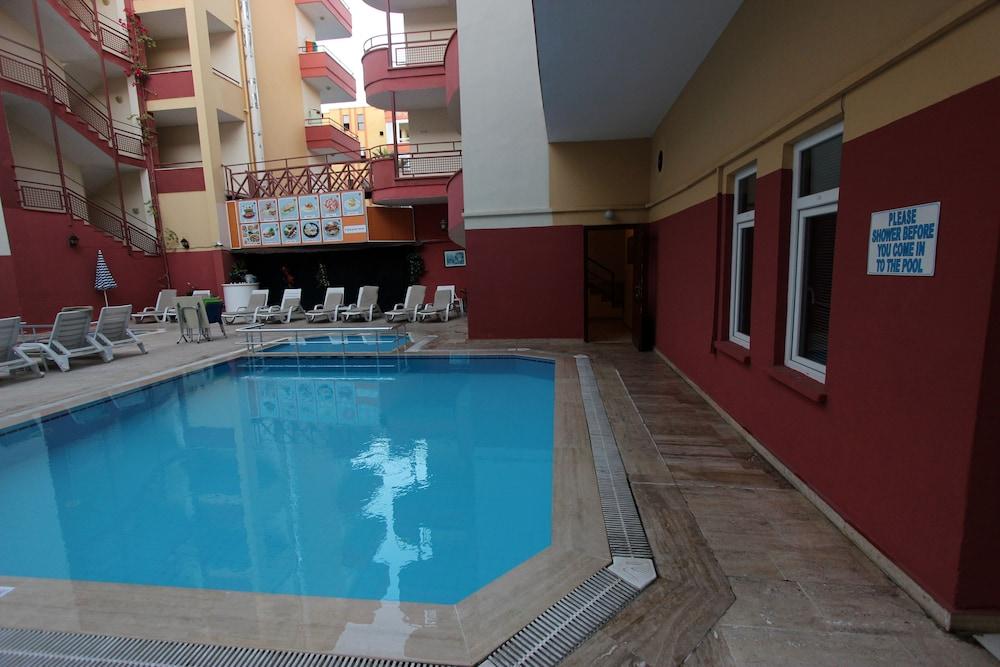 Baronessa Apart Hotel - Outdoor Pool