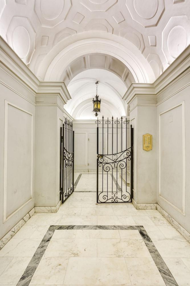 Casa Heberart Guest House - Sistina - Interior Entrance