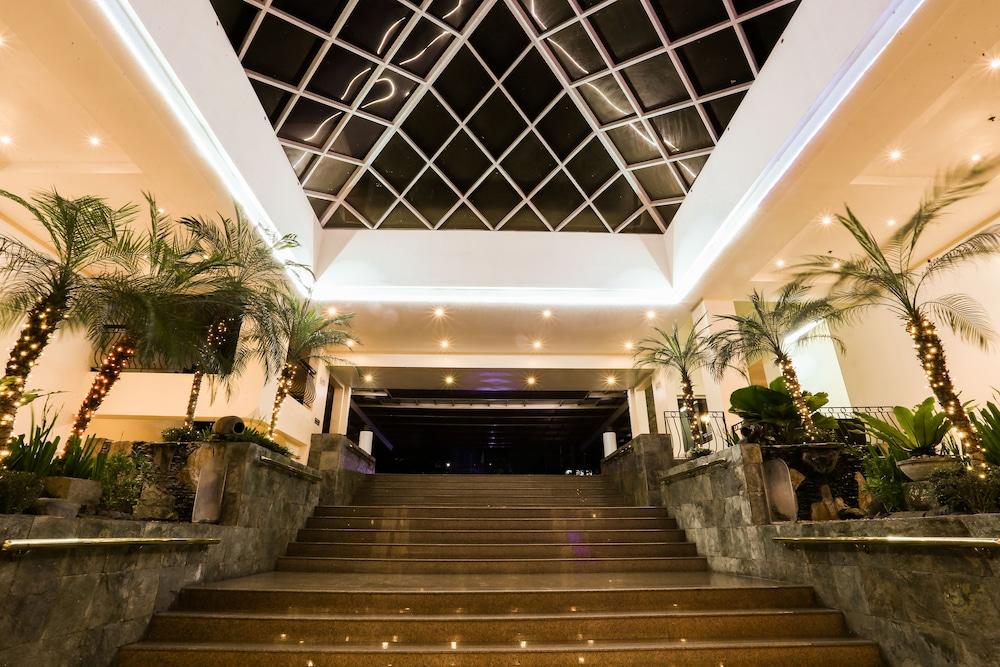 The Lake Hotel Tagaytay - Lobby