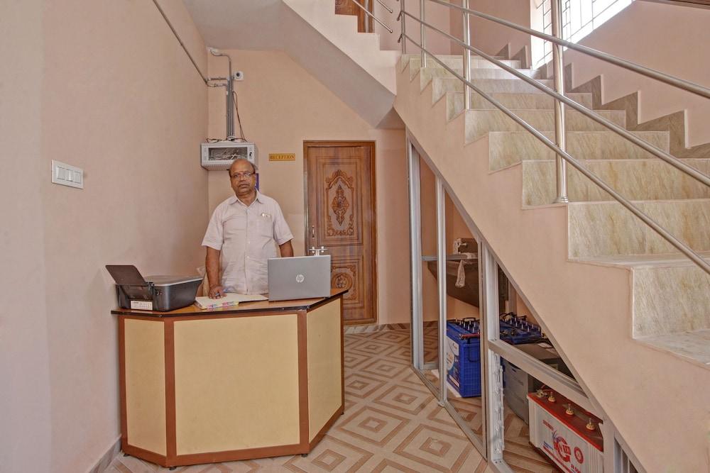 SPOT ON 41583 Sri Rugmani Residency - Reception