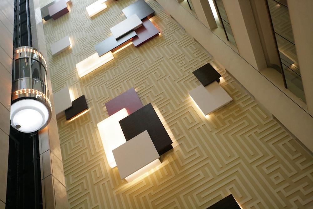 Elite Byblos Hotel – Mall of The Emirates - Lobby