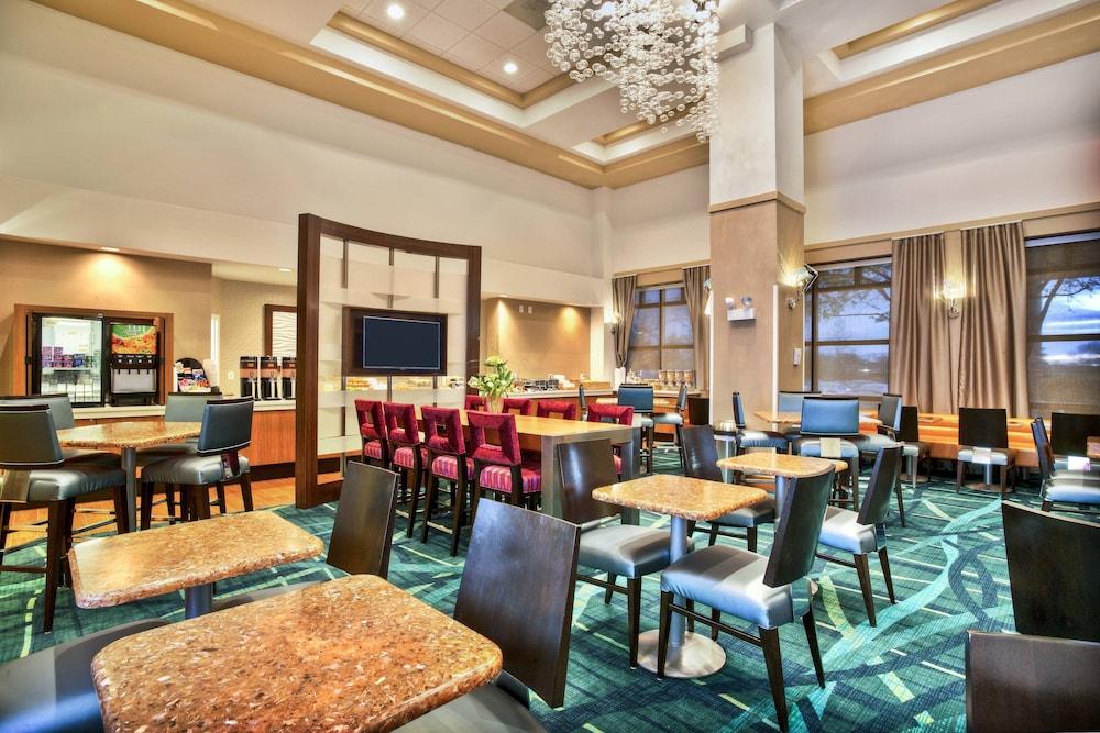 SpringHill Suites by Marriott Chicago Southwest at Burr Ridge/Hinsdale - Featured Image