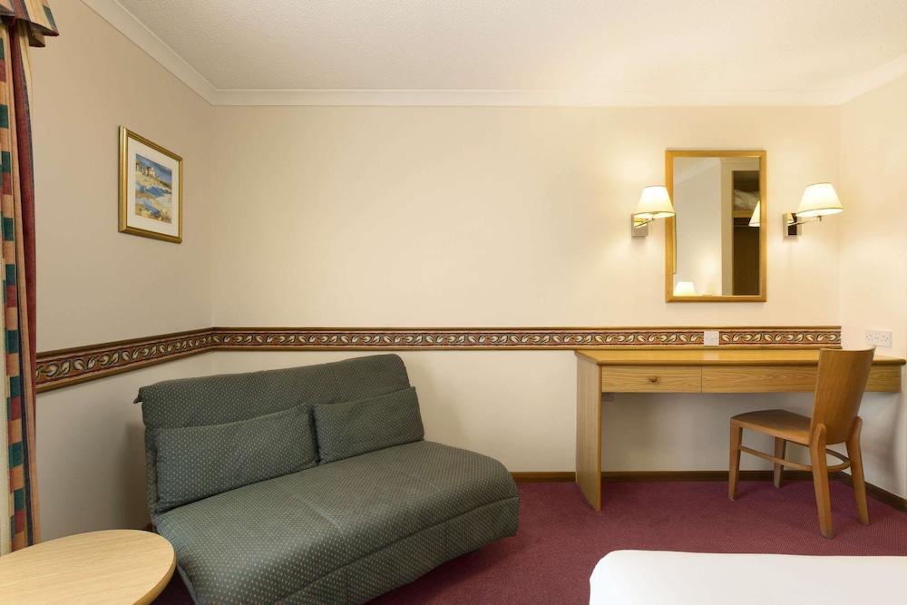 Days Inn by Wyndham Leicester Forest East M1 - Room