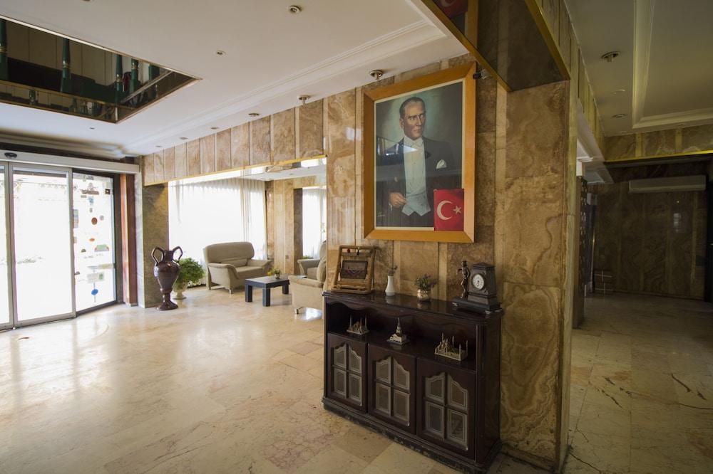 Kocaman Hotel - Interior Entrance