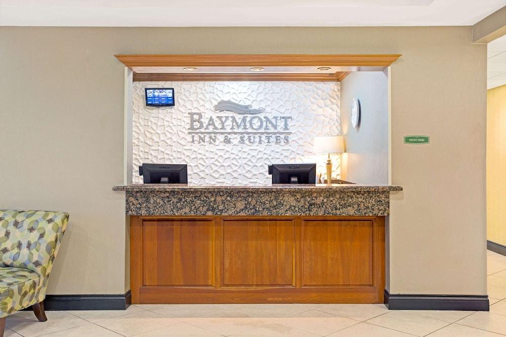 Baymont by Wyndham Miami Doral - Lobby