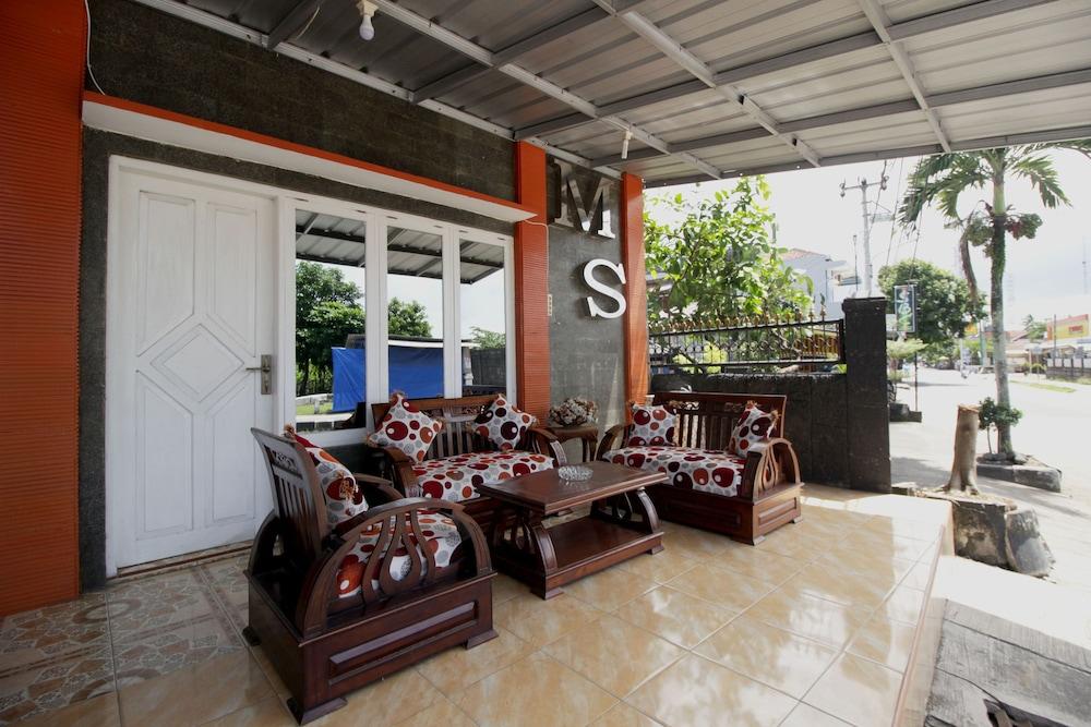 OYO 609 Ms Hotel Pangandaran - Lobby Sitting Area