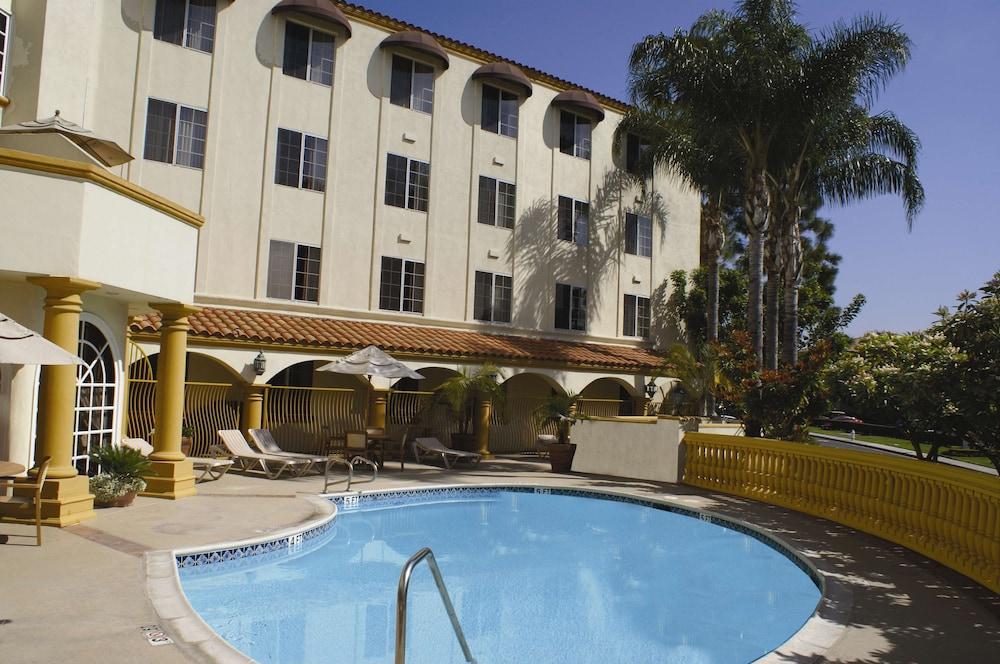 Hampton Inn and Suites Santa Ana/Orange County Airport - Exterior