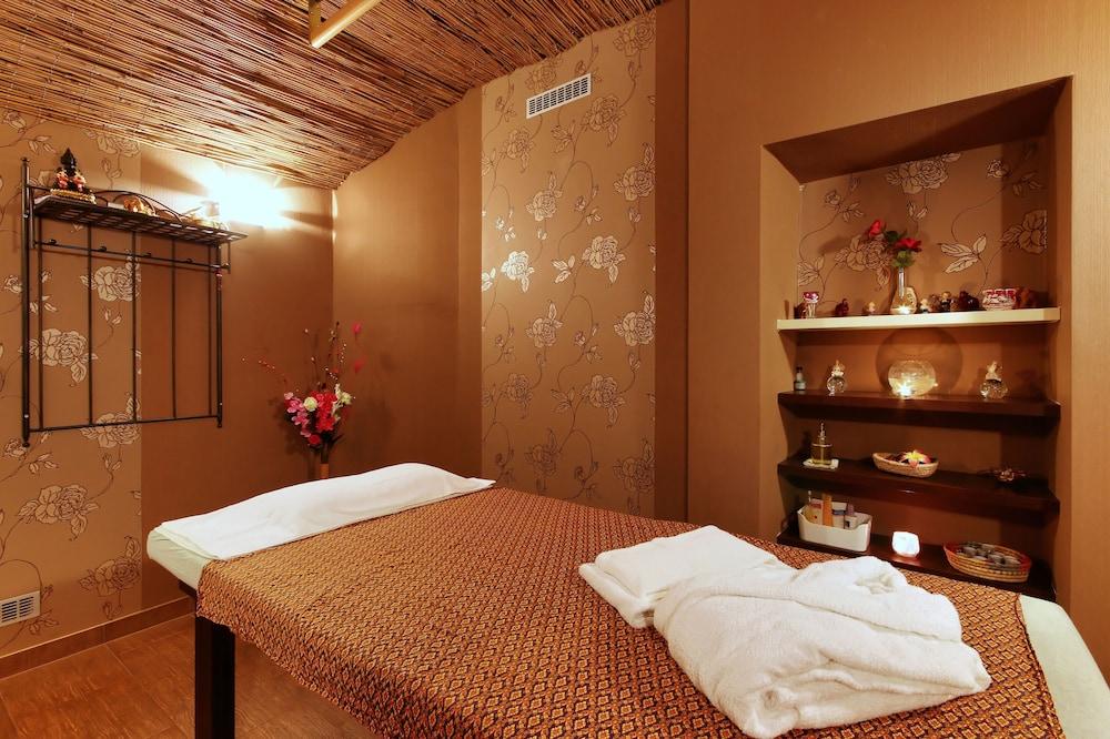 Skaritz Hotel And Residence - Massage