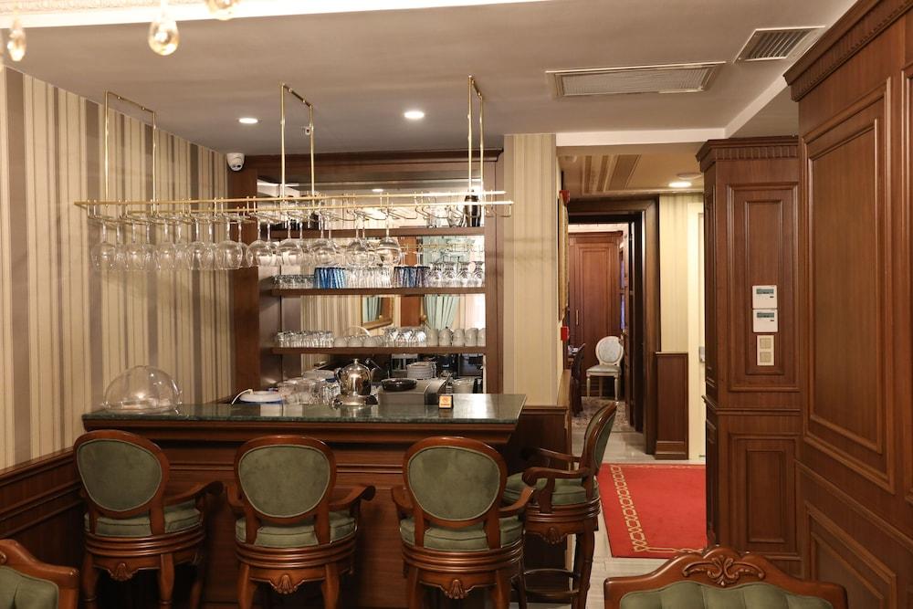 Meserret Palace Hotel - Lobby Lounge