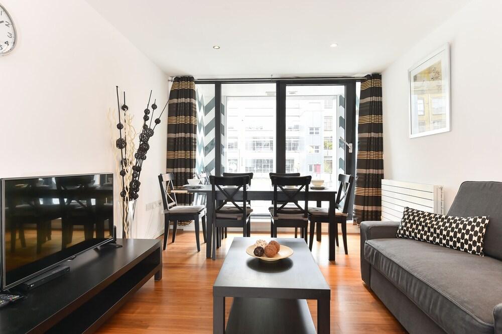 Liverpool Street City Apartments - null