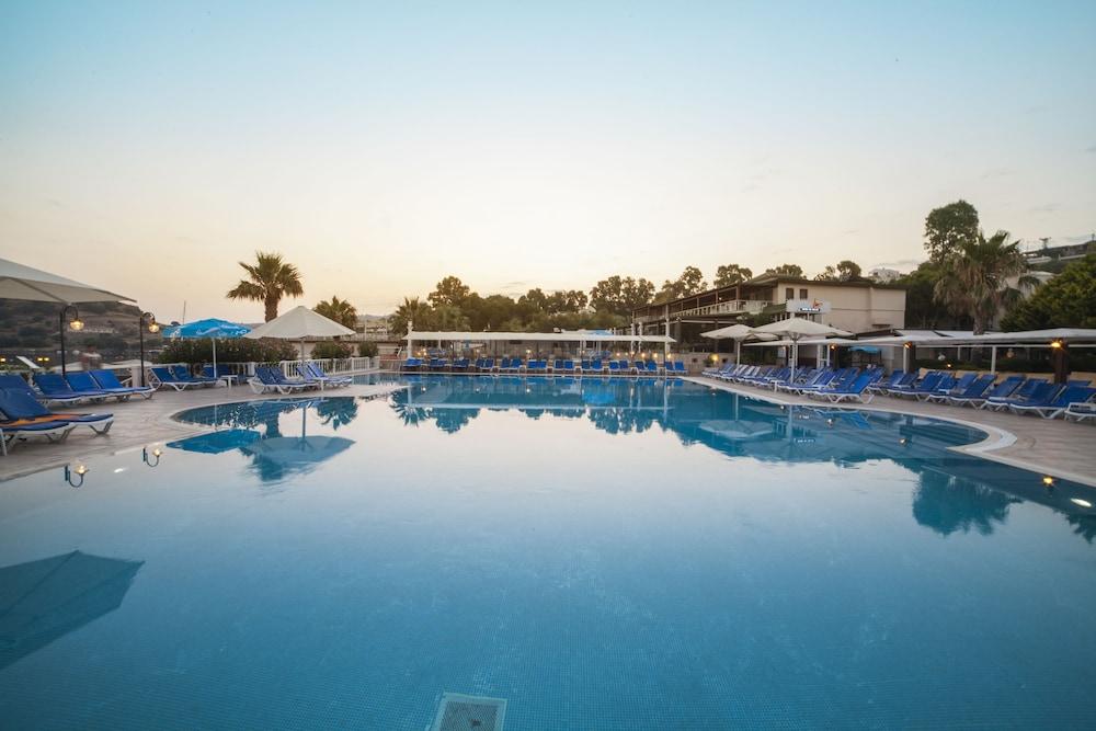 Golden Age Hotel Bodrum - Outdoor Pool