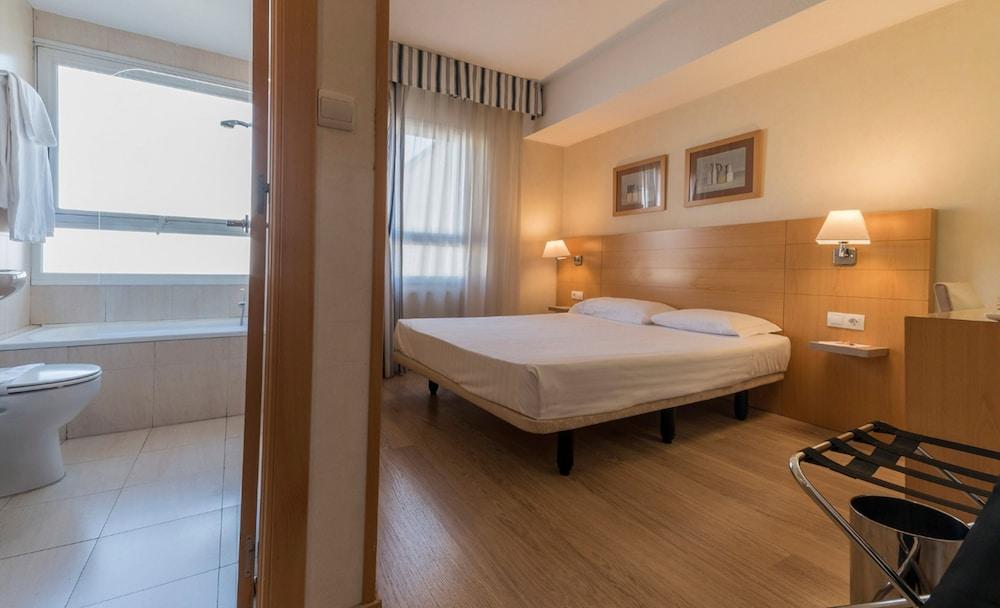 Hotel Infanta Mercedes - Room