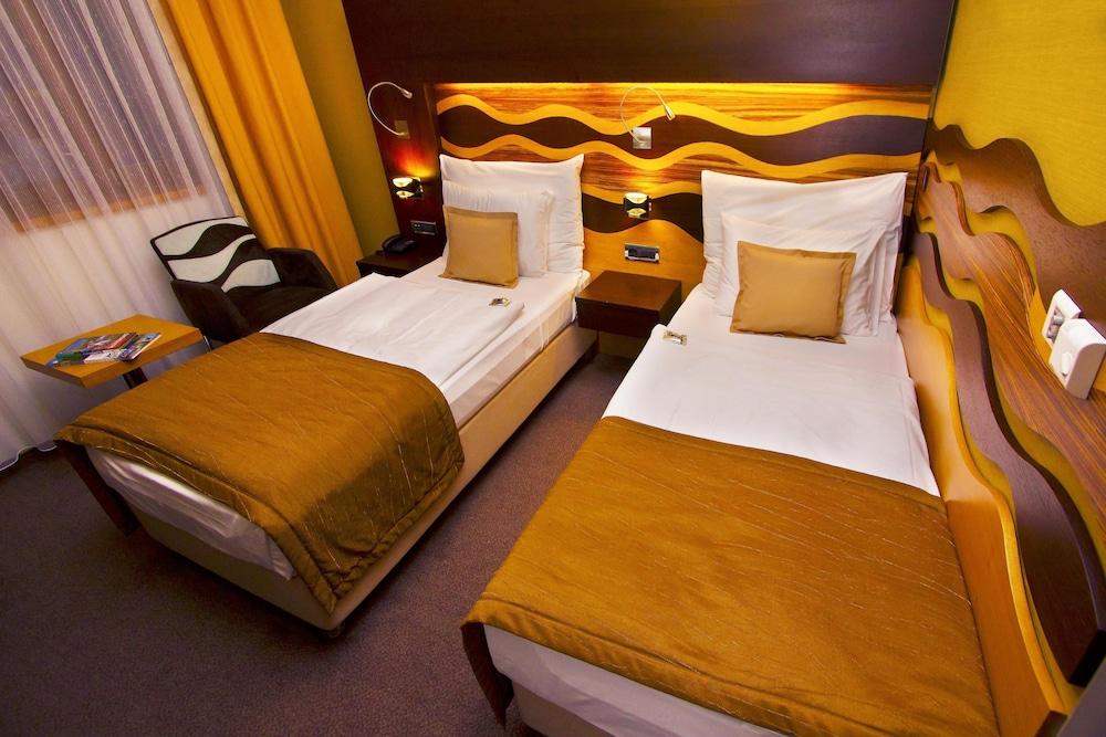Hotel Danubia Gate - Room