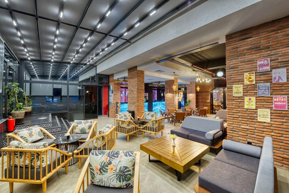 Afflon Hotels Loft City - Lobby Sitting Area