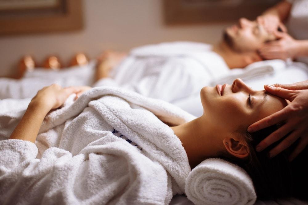 Everness Hotel & Resort - Massage