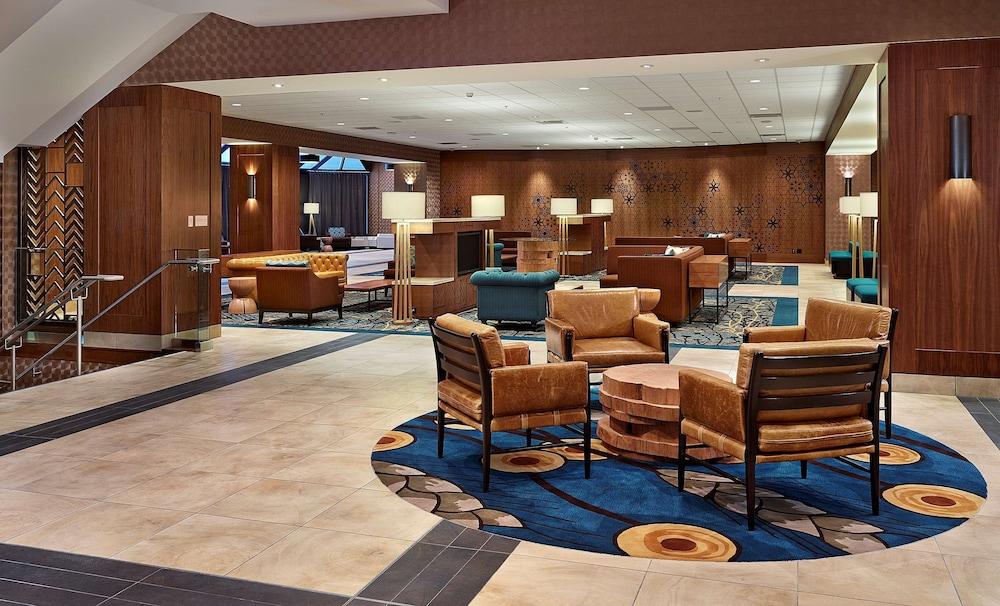 DoubleTree by Hilton Hotel & Conference Centre Regina - Featured Image