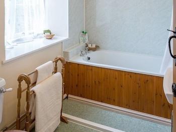 The Cottage Marshwood Farm - Bathroom