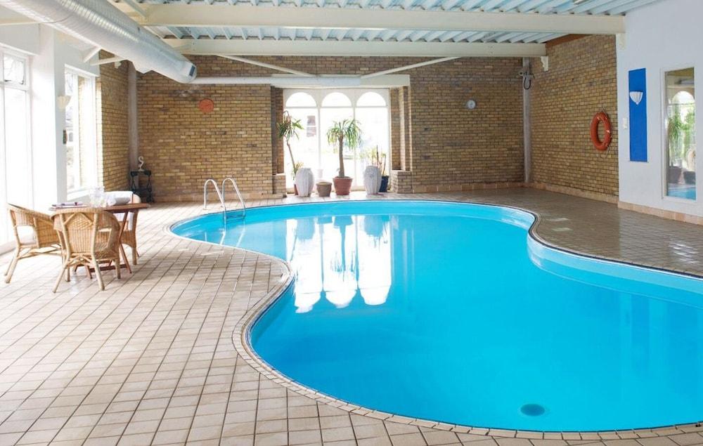 Finnstown Castle Hotel - Pool