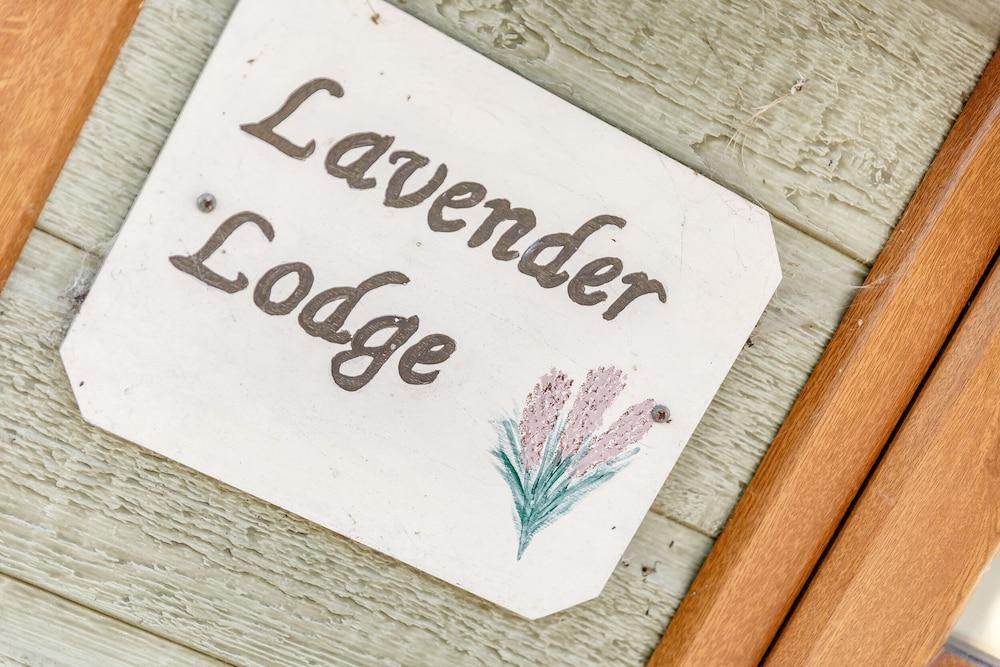 Lavender Lodge - Interior