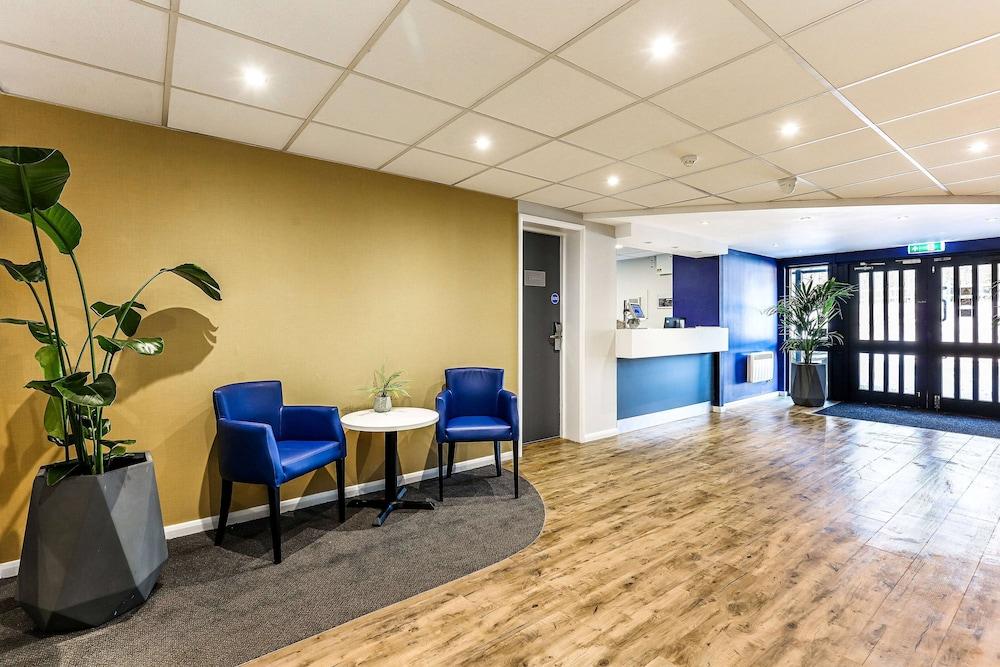 Days Inn by Wyndham London Stansted Airport - Lobby