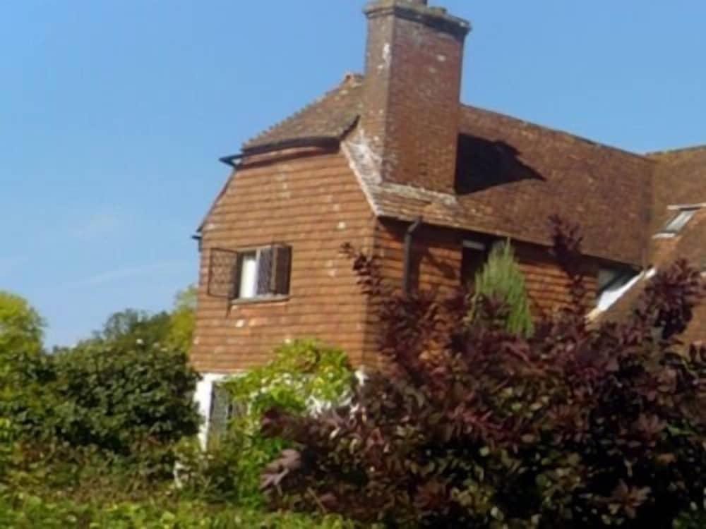 Bed and Breakfast Dunsfold - Exterior