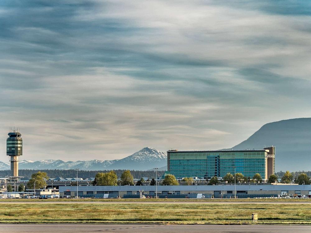 Fairmont Vancouver Airport In-Terminal Hotel - Exterior