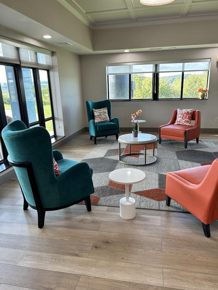 Comfort Suites Bloomsburg - Lobby