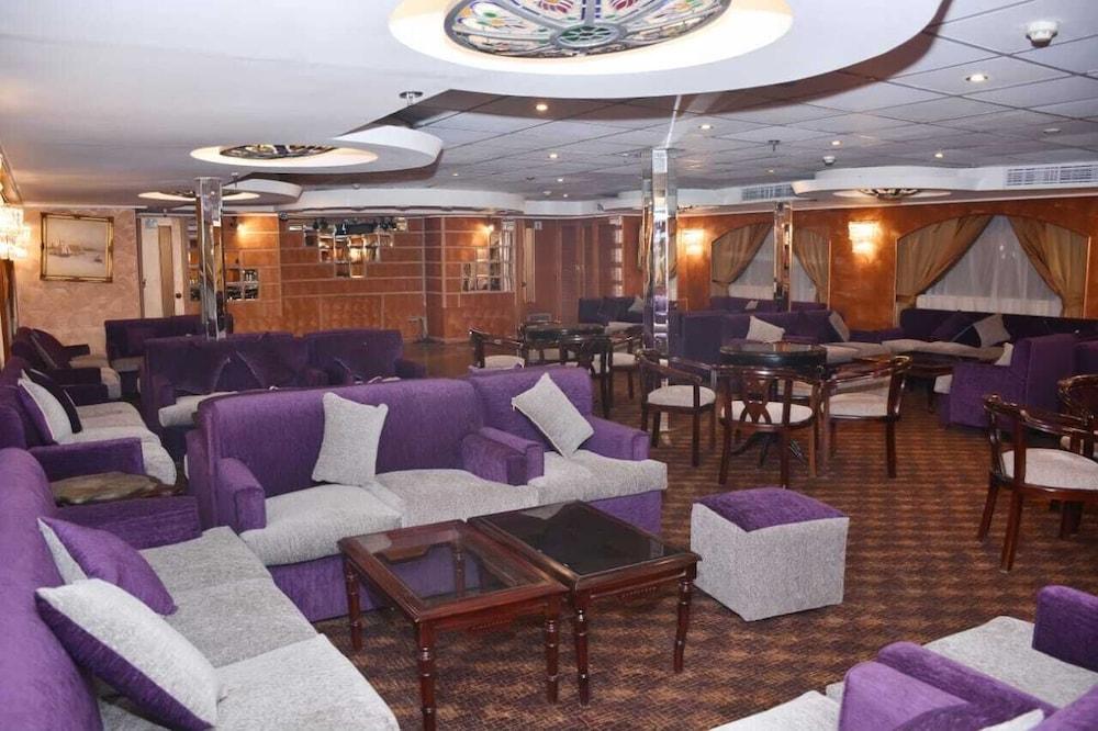 فندق كوين إيزيس فلوتينج في المنيا - Lobby Lounge