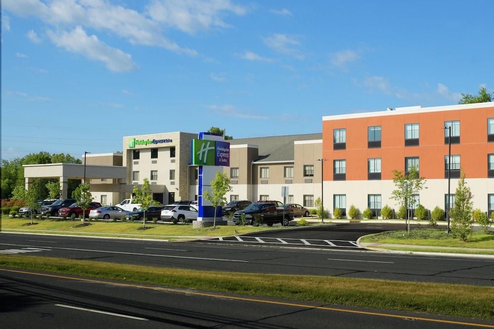 Holiday Inn Express & Suites Williamstown - Glassboro, an IHG Hotel - Featured Image