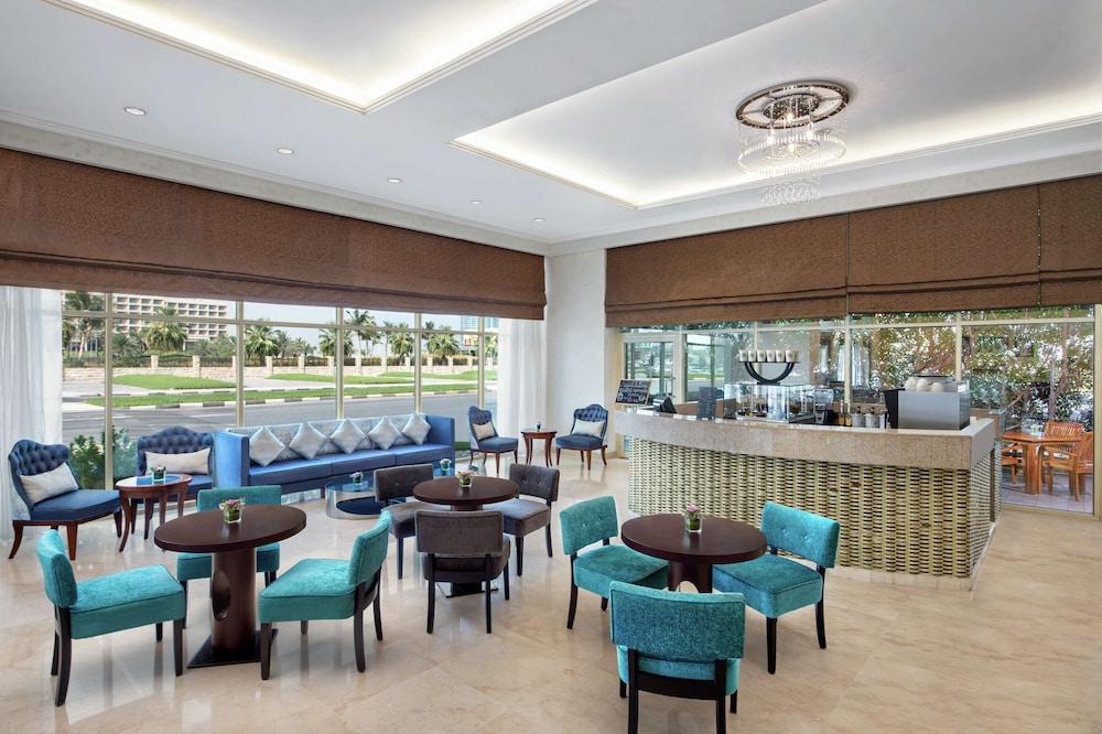 Doubletree by Hilton Ras Al Khaimah - Lobby