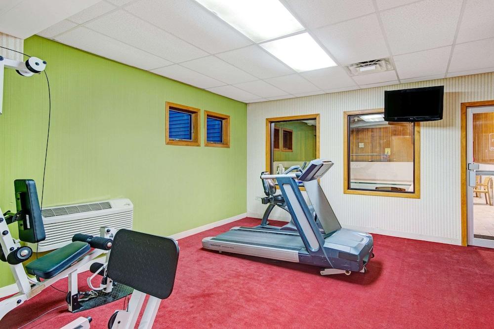 Days Hotel & Conference Center by Wyndham Methuen MA - Fitness Facility
