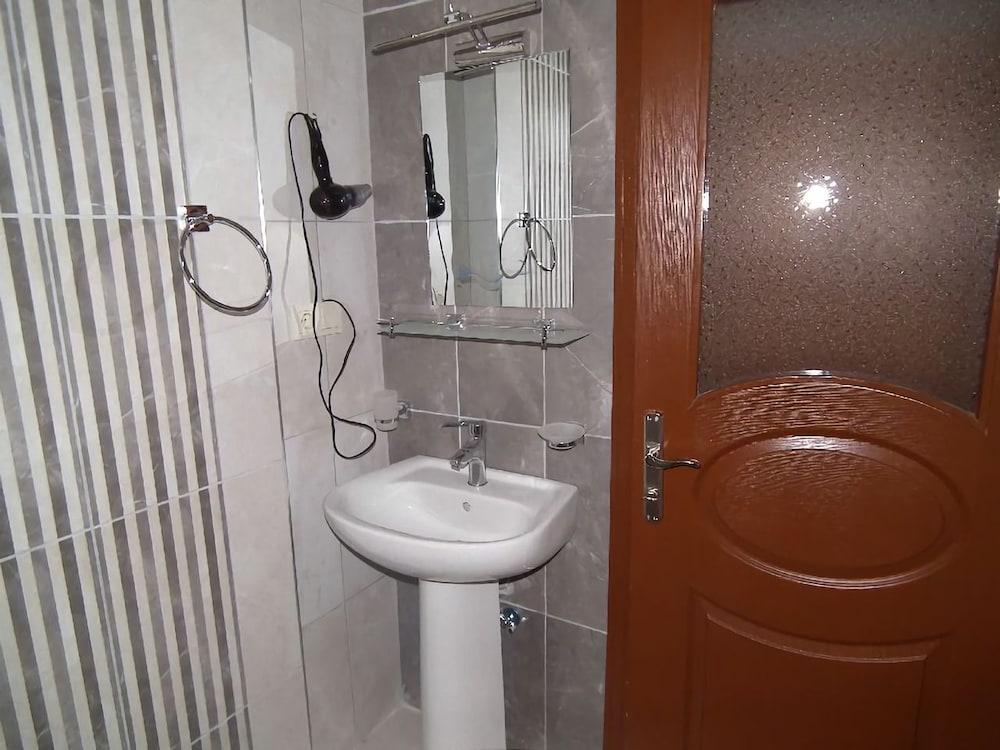 أريستو موتل - Bathroom