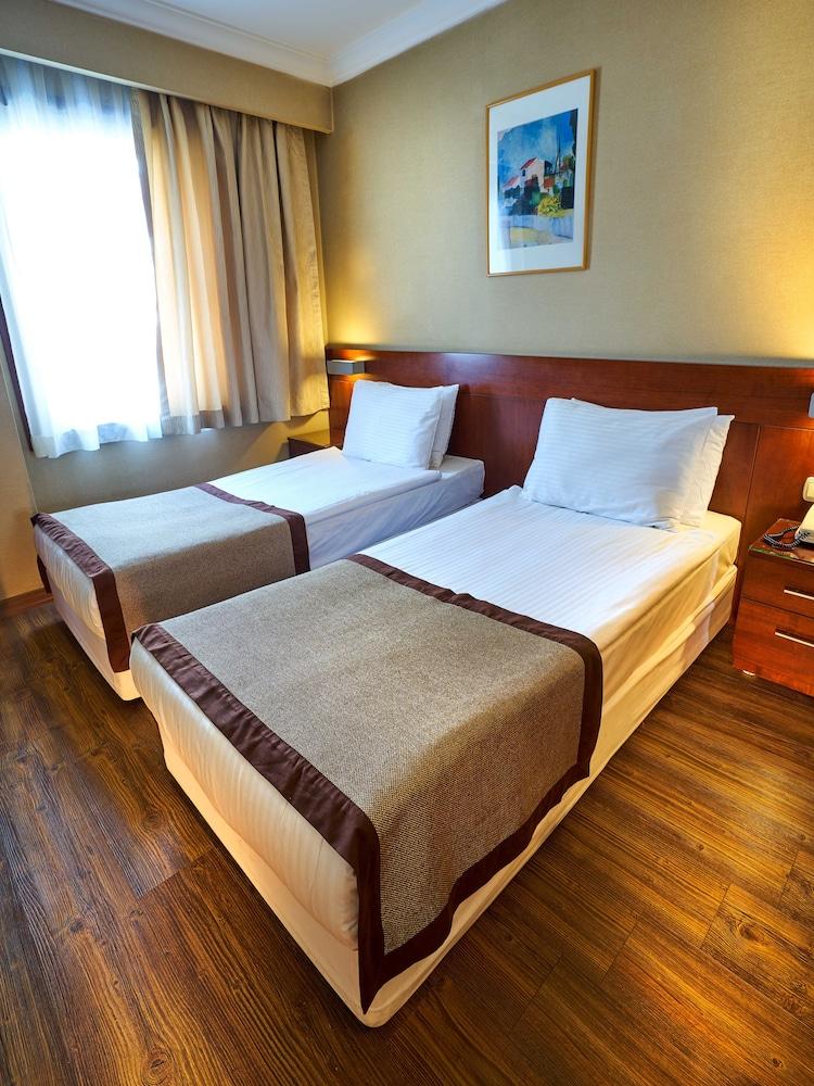 Feronya Hotel - Room