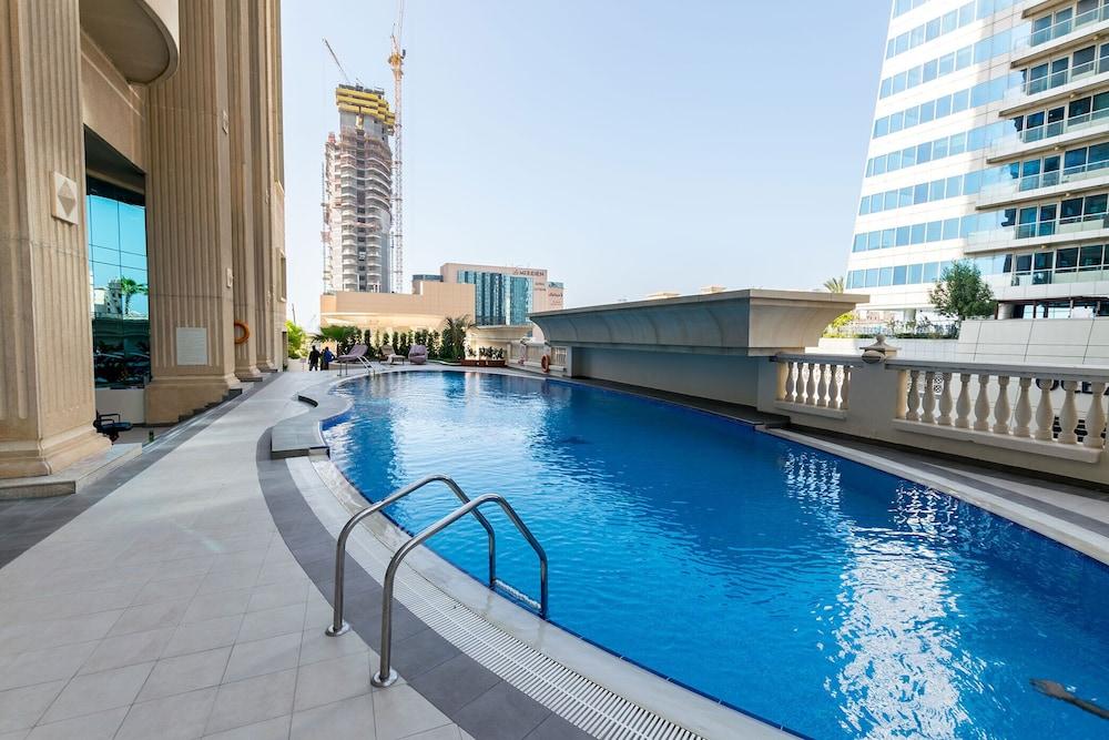 Marina Crown Tower - Pool