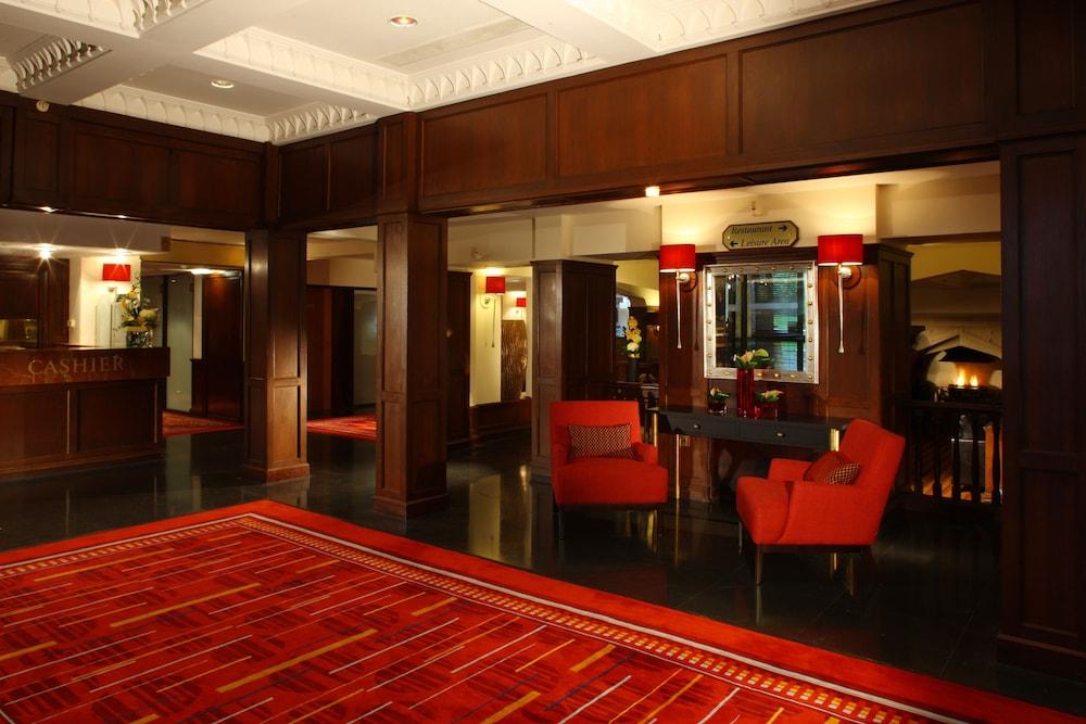 Delta Hotels by Marriott Aberdeen - Lobby Sitting Area