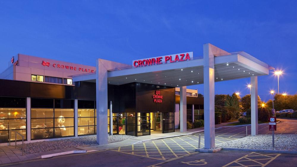 Crowne Plaza Manchester Airport, an IHG Hotel - Featured Image