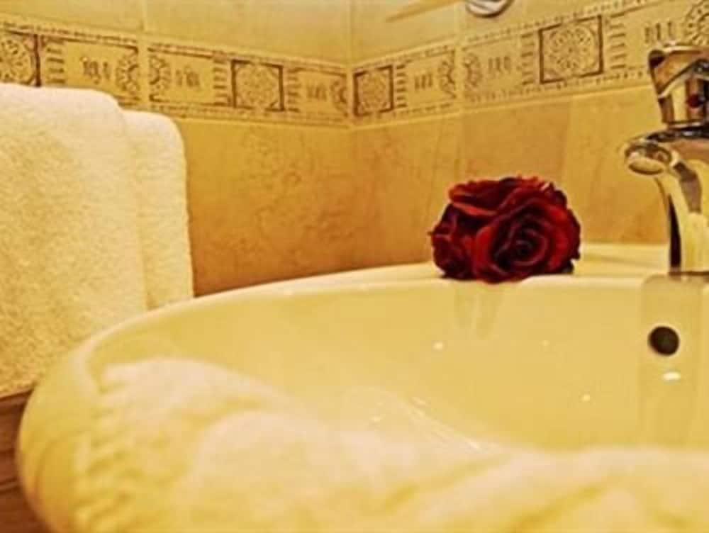 Solway Lodge Hotel - Bathroom