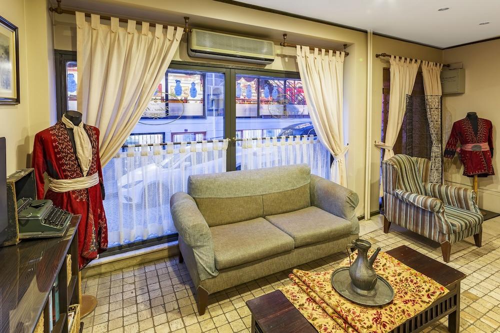 Hotel Fehmi Bey - Lobby Sitting Area