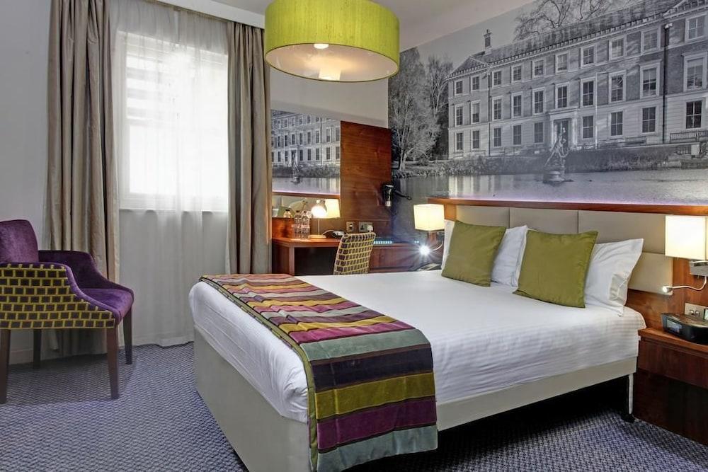 Seraphine Kensington Olympia Hotel - Room