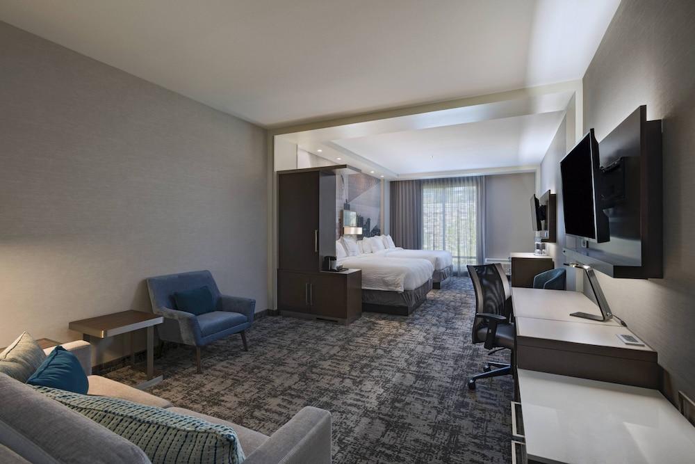 Courtyard by Marriott St. Louis Brentwood - Room