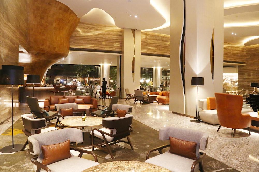 Hilton Colombo - Lobby Sitting Area