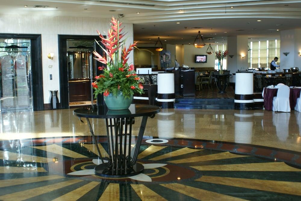 The Acacia Hotel Jakarta - Lobby