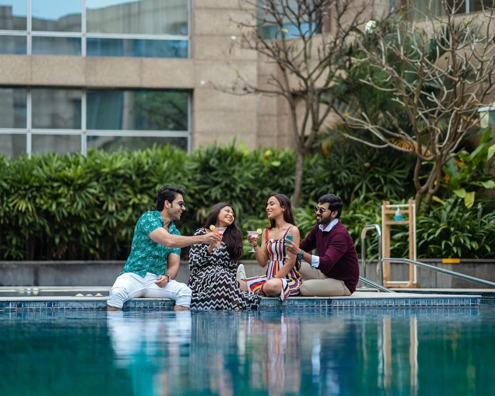 Hilton Bangalore Embassy GolfLinks - Outdoor Pool
